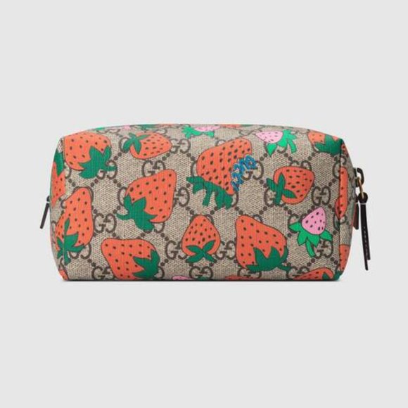 Brand new in box with dustbag! Gucci GG Canvas Cosmetic Case in Strawberry print - Picture 1 of 4